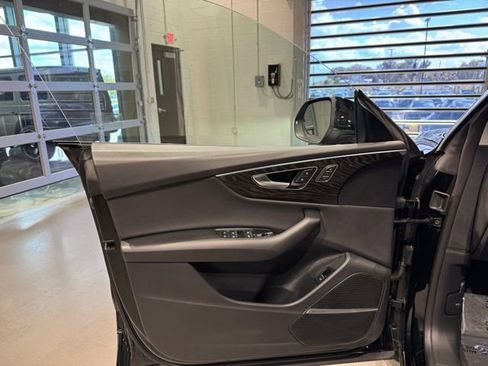 Used 2022 Audi Q8 Premium Plus image 12