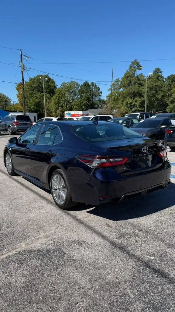 Used 2021 Toyota Camry SE FWD image 3