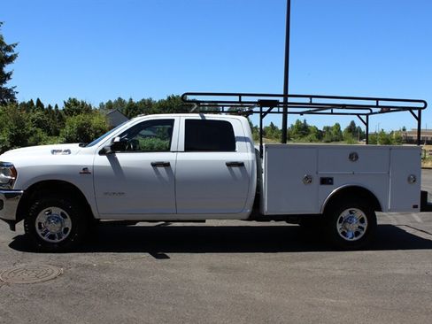 Used 2022 RAM 2500 Tradesman w/ Chrome Appearance Group AWD/4WD image 7
