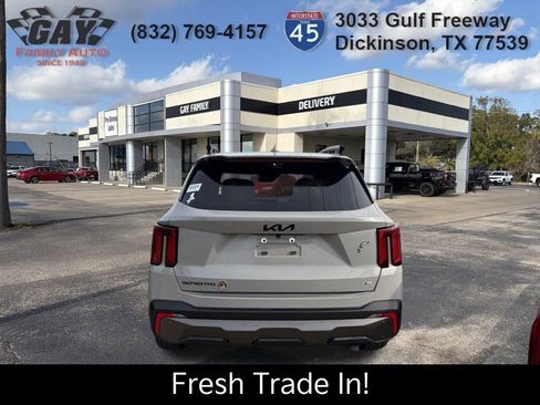 Certified 2025 Kia Sorento SX Prestige w/ Olive Brown Leather Package image 9