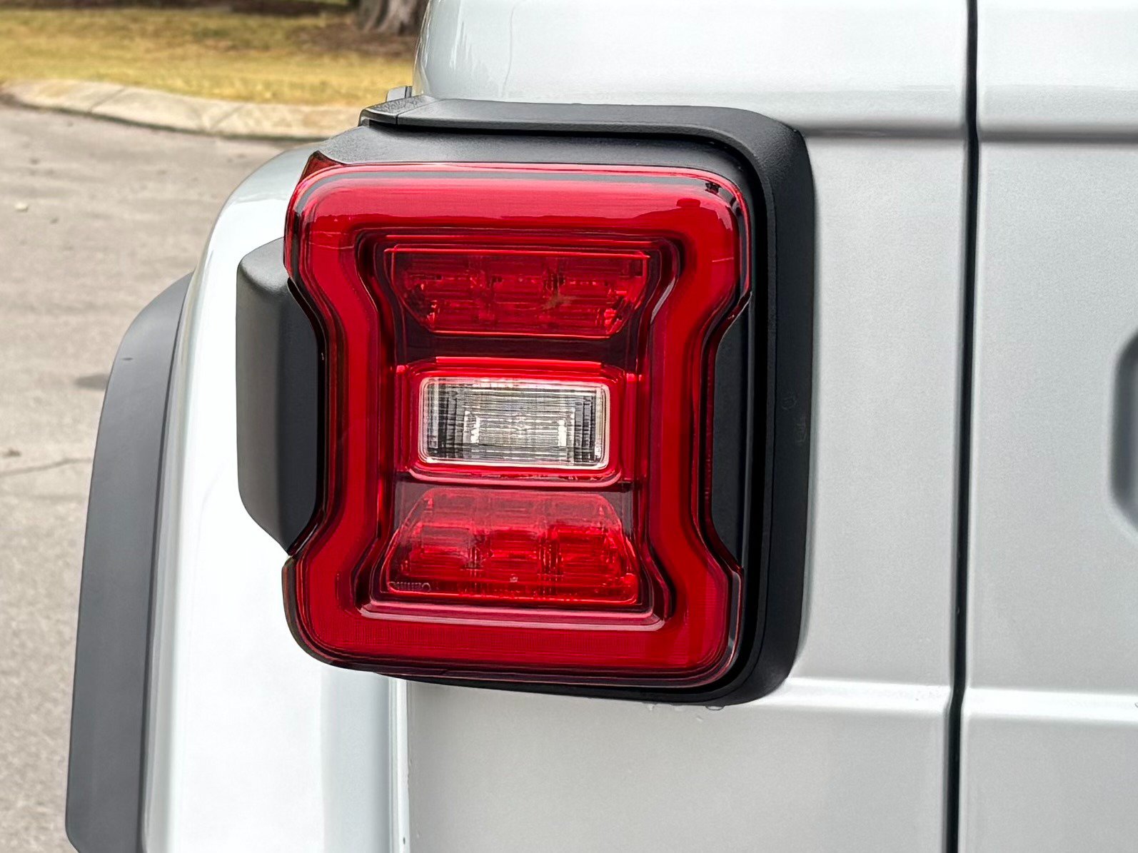 Used 2024 Jeep Wrangler Unlimited Rubicon AWD/4WD image 46