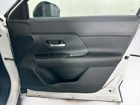 Used 2025 Nissan Kicks SV FWD image 29
