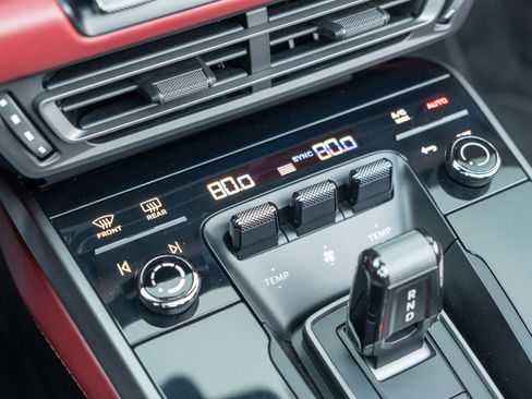 Certified 2021 Porsche 911 Carrera image 24