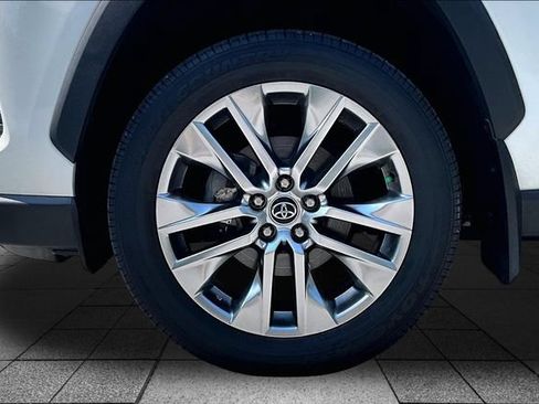 Used 2021 Toyota RAV4 XLE Premium AWD/4WD image 37