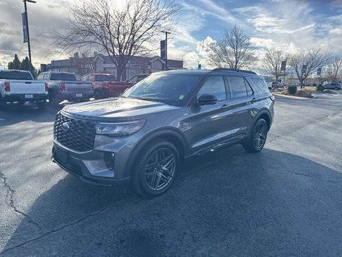 Used 2025 Ford Explorer ST-Line w/ Premium Package image 3