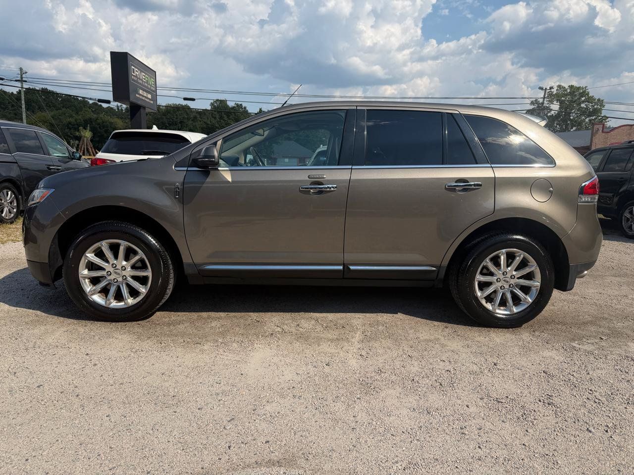 Used 2012 Lincoln MKX AWD image 2