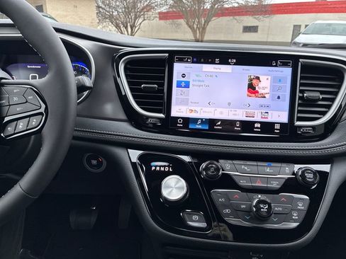 New 2026 Chrysler Pacifica Select w/ S Appearance Package image 18