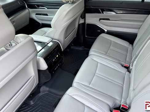 Used 2023 Jeep Wagoneer 4WD w/ Premium Group I image 14