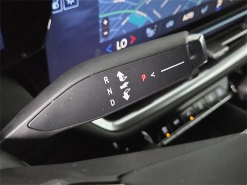 Used 2025 Chevrolet Equinox EV LT w/ Convenience Package image 13