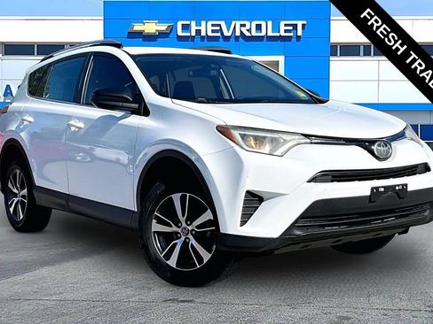 Used 2018 Toyota RAV4 LE AWD/4WD image 1