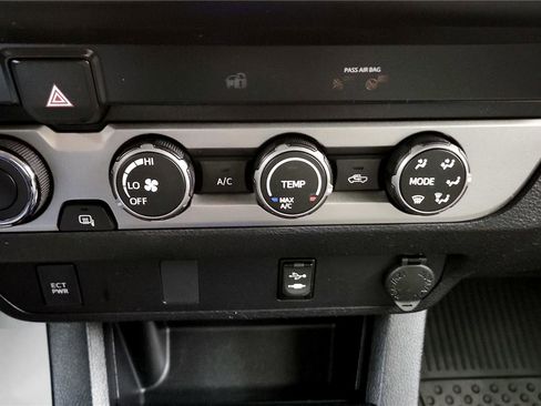 Certified 2019 Toyota Tacoma SR image 28