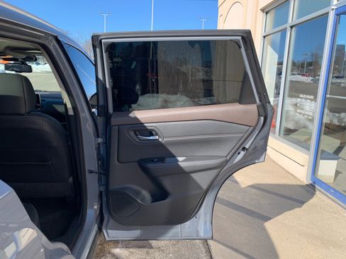 Used 2023 Nissan Rogue SL image 34