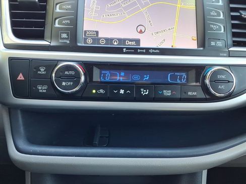 Used 2018 Toyota Highlander AWD V6 image 22