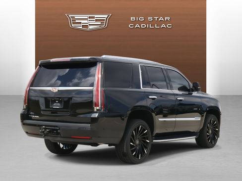 Used 2018 Cadillac Escalade Luxury image 5