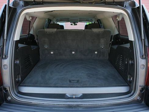 Used 2020 Chevrolet Suburban LS RWD image 15