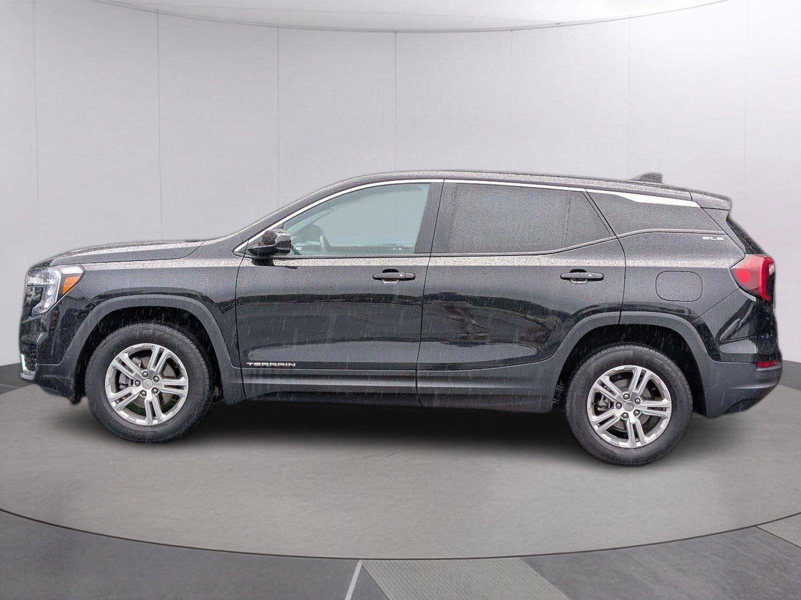 Used 2024 GMC Terrain SLE AWD/4WD image 2