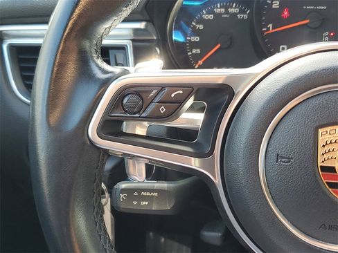 Used 2017 Porsche Macan image 23