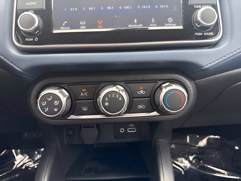 Used 2025 Nissan Versa SV FWD image 17