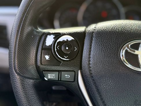 Used 2016 Toyota Corolla LE FWD image 18