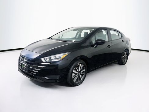 Used 2025 Nissan Versa SV FWD image 3