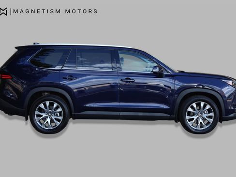 Used 2025 Toyota Grand Highlander AWD image 2