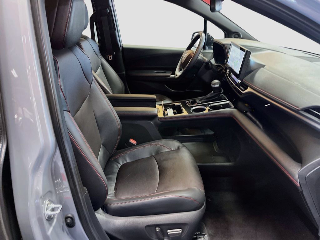 Used 2025 Toyota Sienna XSE w/ XSE Premium Package FWD image 31