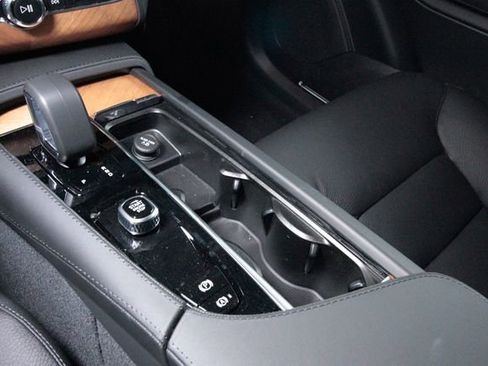 Certified 2025 Volvo XC90 B6 Plus w/ Protection Package Premier image 15