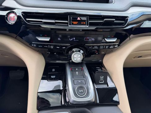 Used 2023 Acura MDX SH-AWD image 21