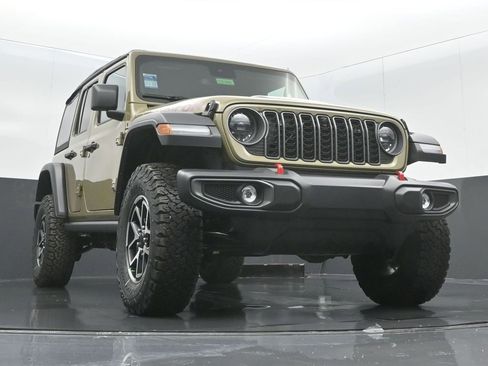 Certified 2025 Jeep Wrangler Unlimited Rubicon w/ Technology Group image 27