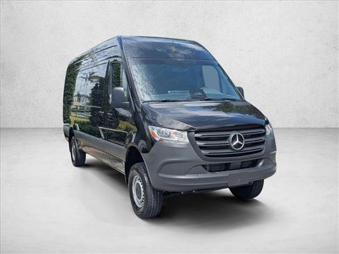 Used 2025 Mercedes-Benz Sprinter 2500 image 3