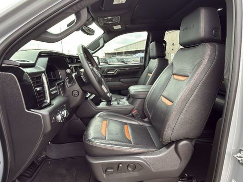 Used 2025 GMC Sierra 1500 AT4 w/ AT4 Premium Package AWD/4WD image 9