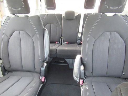 Certified 2023 Chrysler Voyager LX FWD image 17
