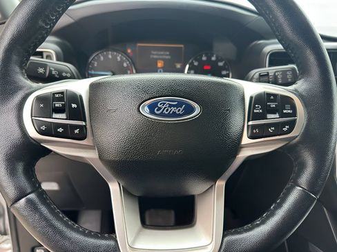 Used 2023 Ford Explorer XLT w/ Equipment Group 202A AWD/4WD image 32