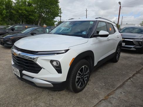 Used 2025 Chevrolet TrailBlazer LT image 1