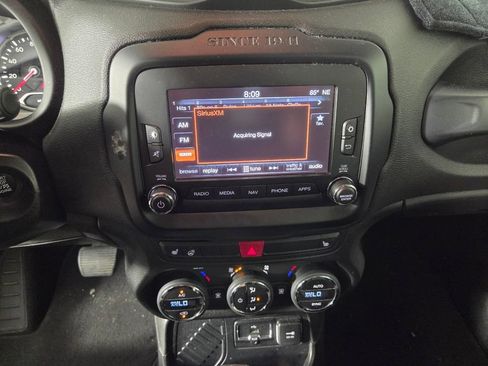Used 2017 Jeep Renegade Limited FWD image 13