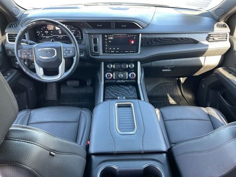 Used 2023 GMC Yukon XL Denali image 16
