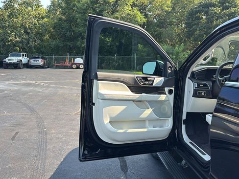 Used 2024 Lincoln Navigator Black Label AWD/4WD image 21