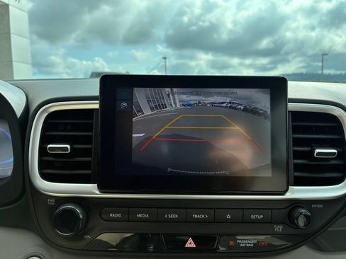 Used 2025 Hyundai Venue SEL FWD image 14