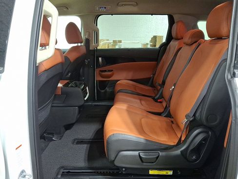 Used 2024 Kia Carnival SX image 10