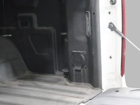 Used 2021 Chevrolet Silverado 1500 High Country w/ Technology Package image 40