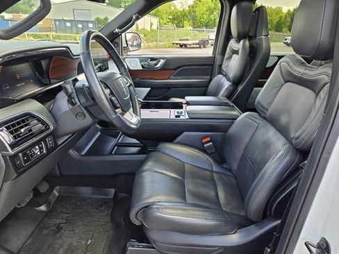 Used 2024 Lincoln Navigator Reserve AWD/4WD image 11