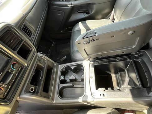 Used 2005 Chevrolet Silverado 2500 LT w/ Heavy-Duty Power Package image 19