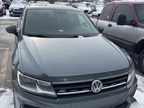 Used 2020 Volkswagen Tiguan SE R-Line image 2