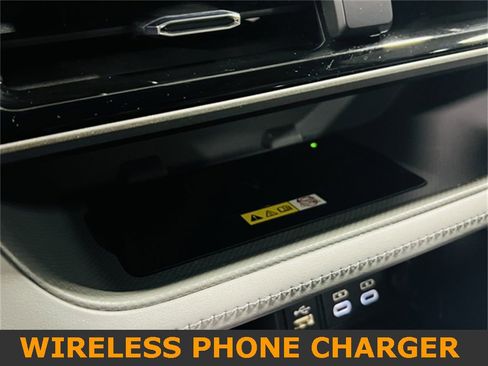 Used 2023 Toyota Highlander XLE image 10