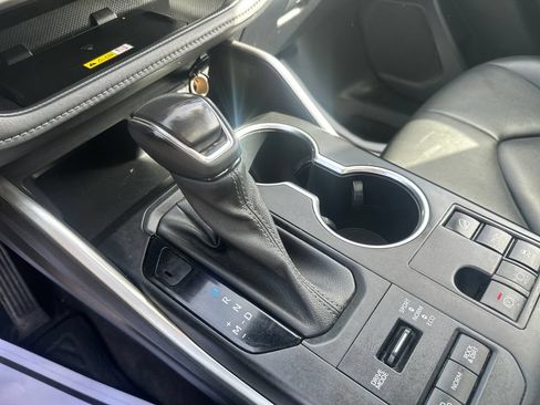 Used 2023 Toyota Highlander XLE AWD/4WD image 20