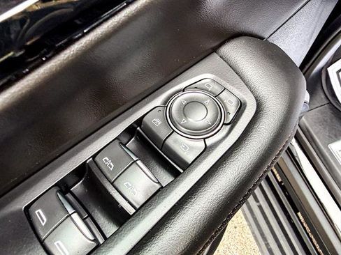 Used 2025 Chevrolet Suburban High Country image 64