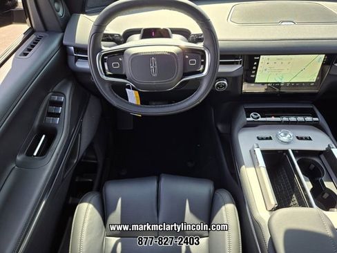 New 2026 Lincoln Navigator L Reserve w/ Jet Appearance Package AWD/4WD image 10