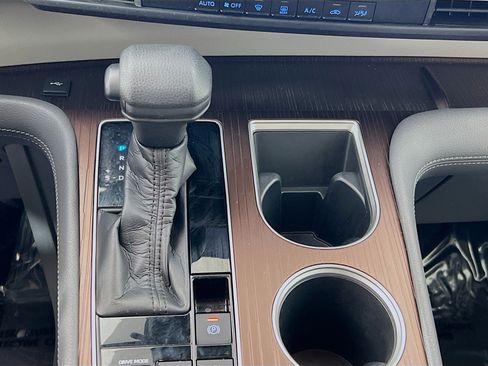 Used 2021 Toyota Sienna LE image 17