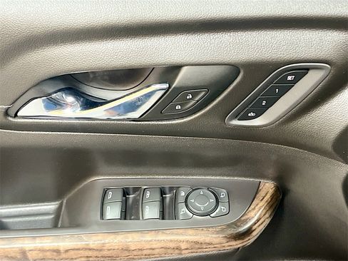 Used 2021 GMC Acadia Denali w/ Denali Technology Package image 18