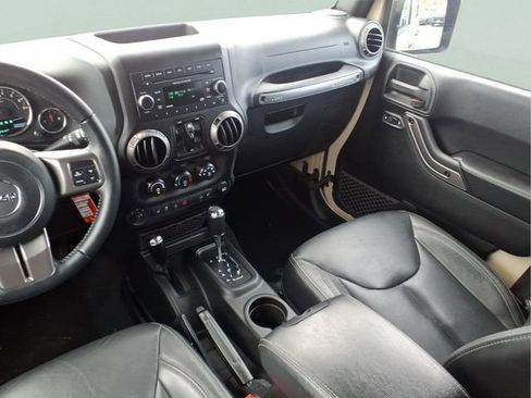 Used 2018 Jeep Wrangler Unlimited Sahara image 16